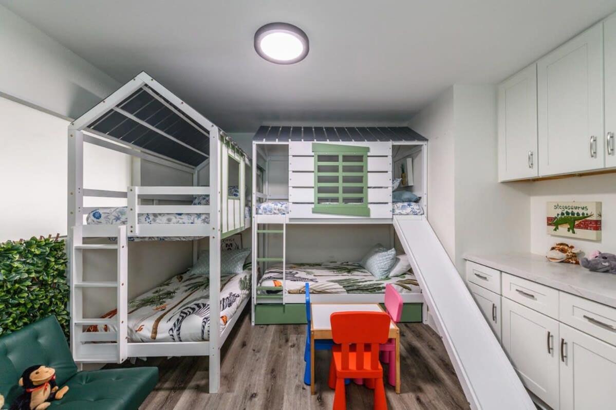 Spacious Disneyland 5 Bedroom 4 Bath House With Game Room Анахайм Екстериор снимка