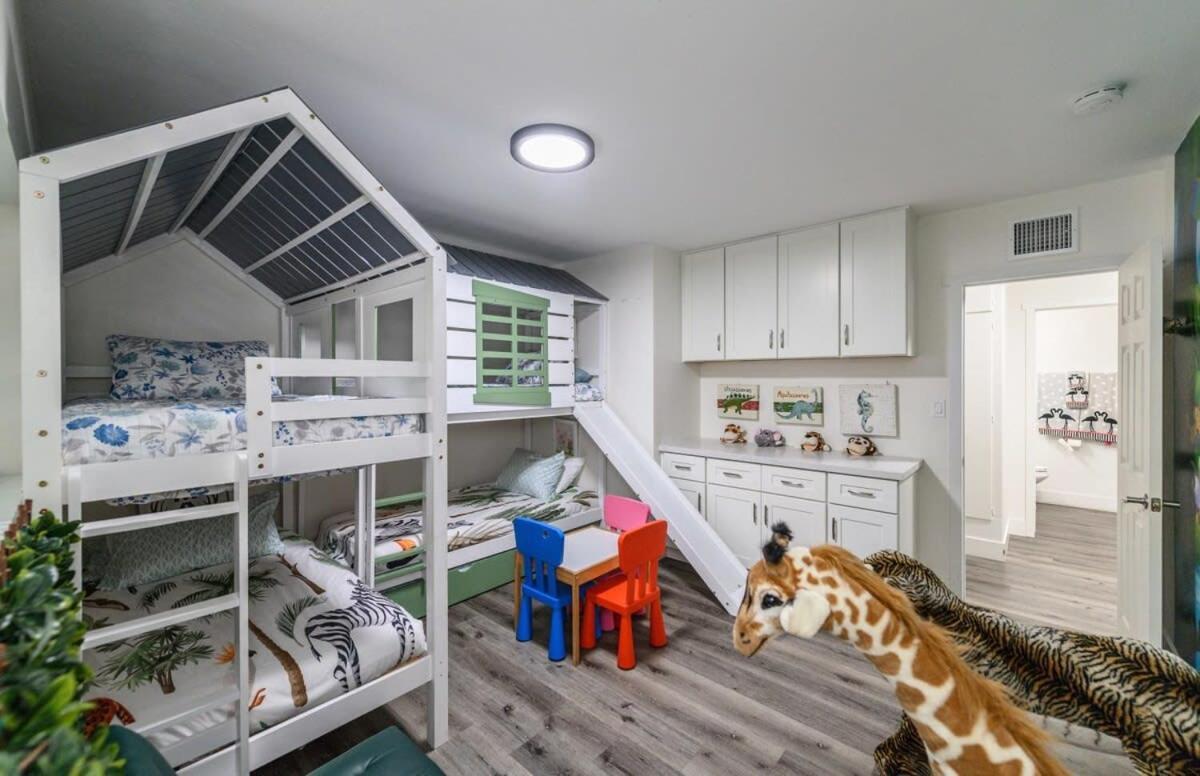 Spacious Disneyland 5 Bedroom 4 Bath House With Game Room Анахайм Екстериор снимка
