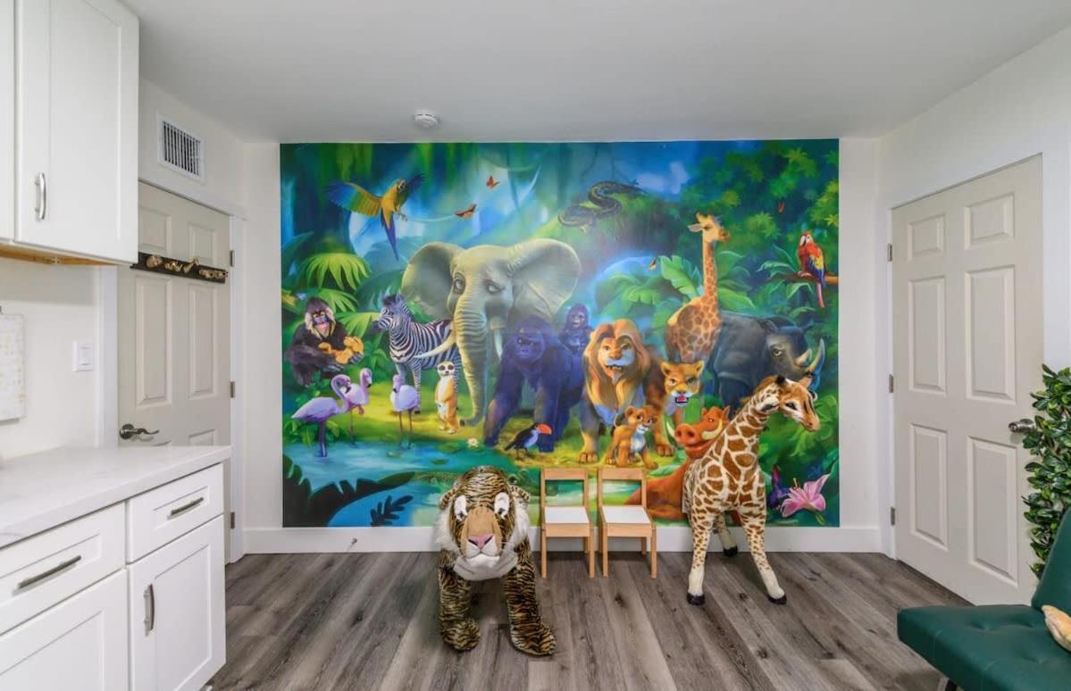 Spacious Disneyland 5 Bedroom 4 Bath House With Game Room Анахайм Екстериор снимка